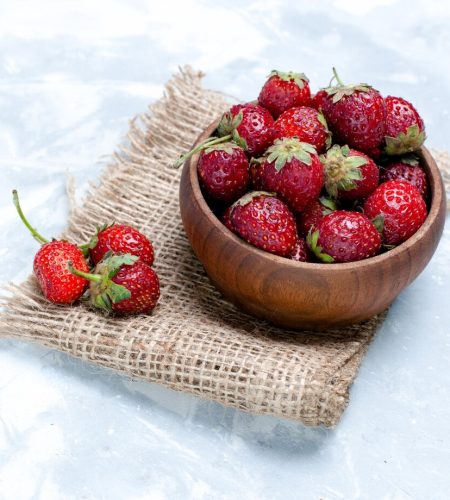 front-close-view-fresh-red-strawberries-inside-brown-pot-light-white-desk-berry-fruit-fresh-vitamine-taste-photo_140725-52666